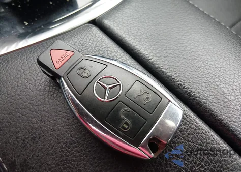 2016 Mercedes-Benz C 300 4Matic из США, поврежденный, VIN 55SWF4KB6GU098413